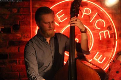 Pete Thomas accompanying Cafe Manouche at The Spice of Life bar