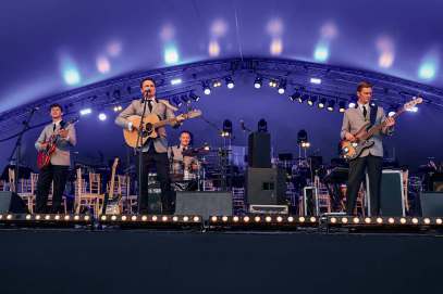 The Bluejays perform in Battersea Park (c) Gabriel Bush